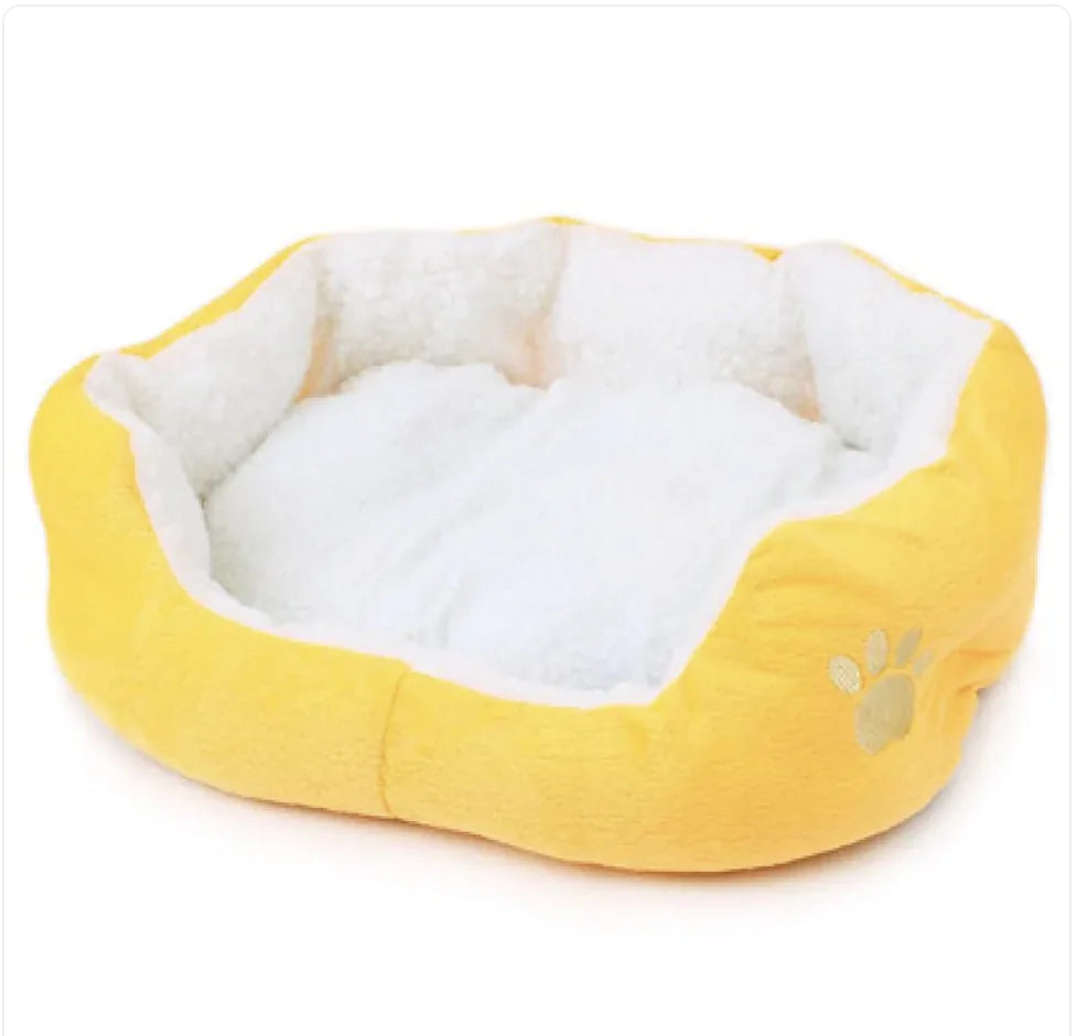 Soft Cozy Pet Bed – Washable & Comfortable